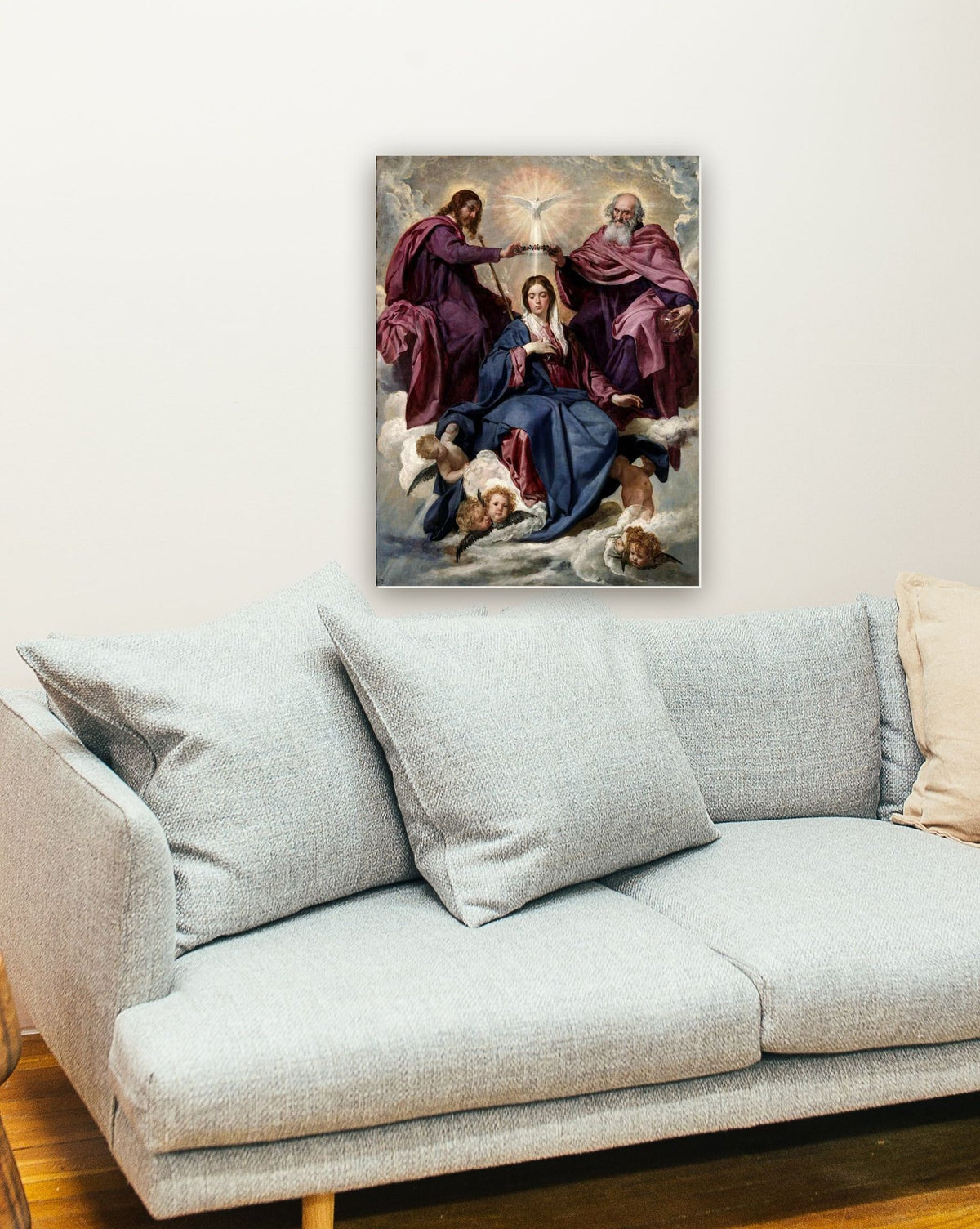 A Coroação da Virgem de Diego Velázquez na parede de uma sala