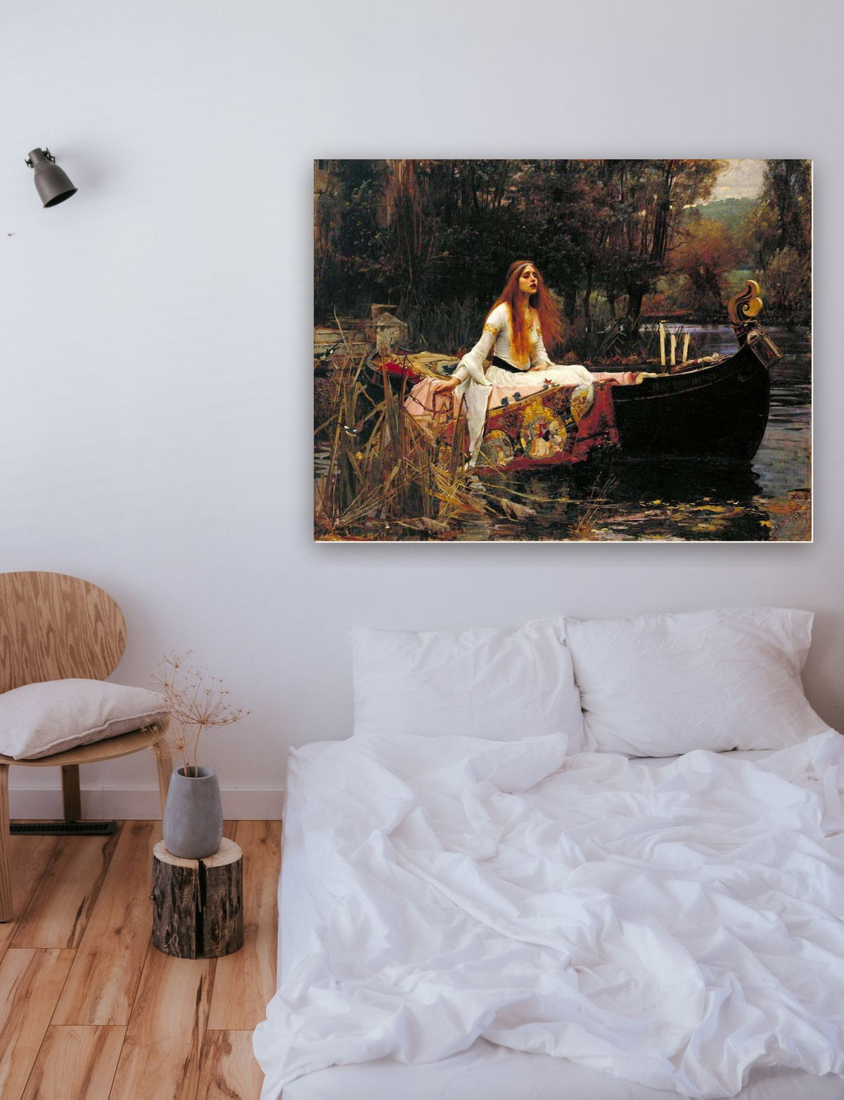 A Dama do Shalott de John W. Waterhouse na parede de um quarto