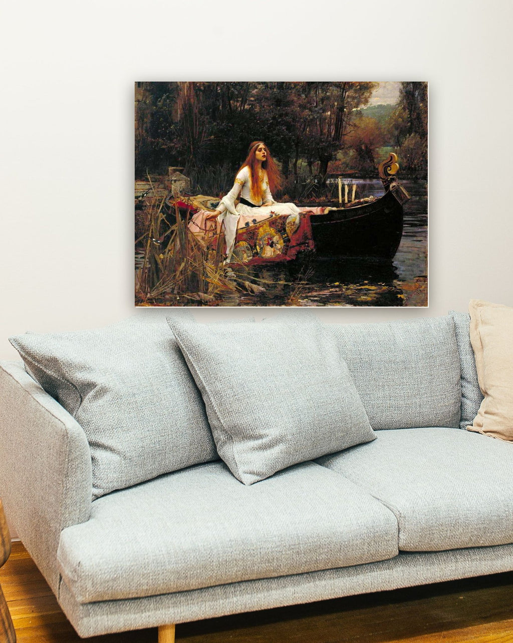 A Dama do Shalott de John W. Waterhouse na parede de uma sala
