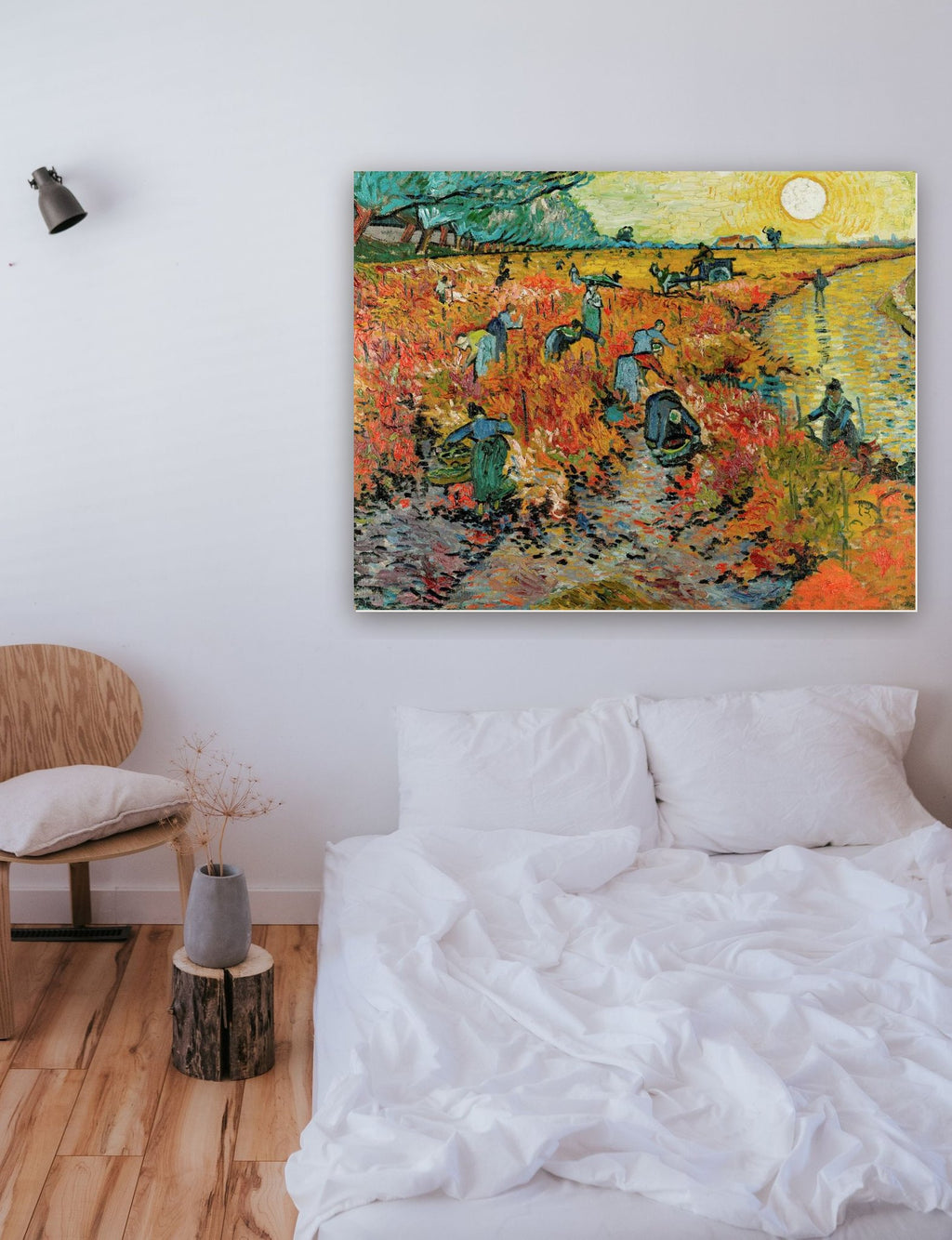 A Vinha Encarnada de Vincent van Gogh na parede de um quarto