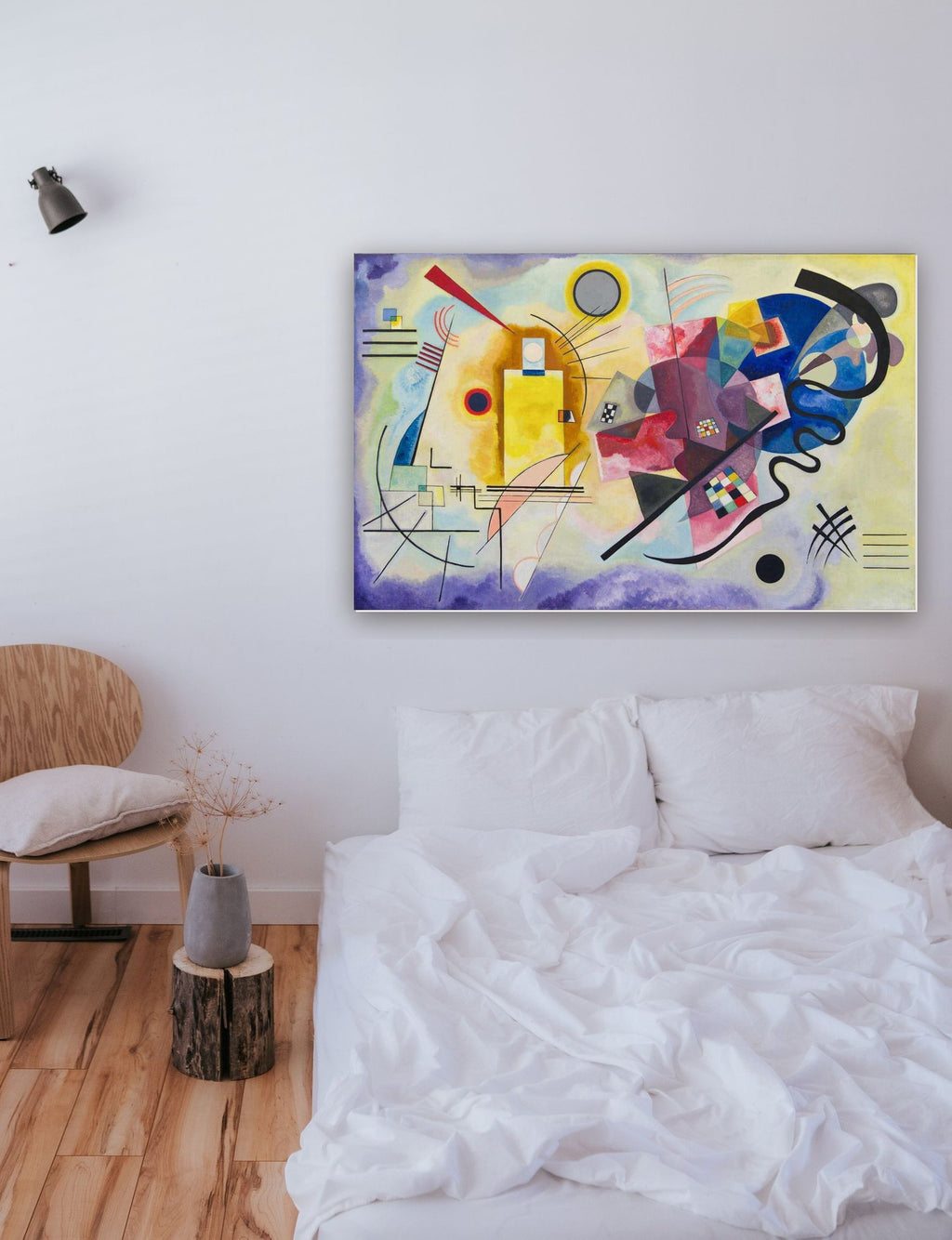 Amarelo Vermelho e Azul de Wassily Kandinsky na parede de um quarto