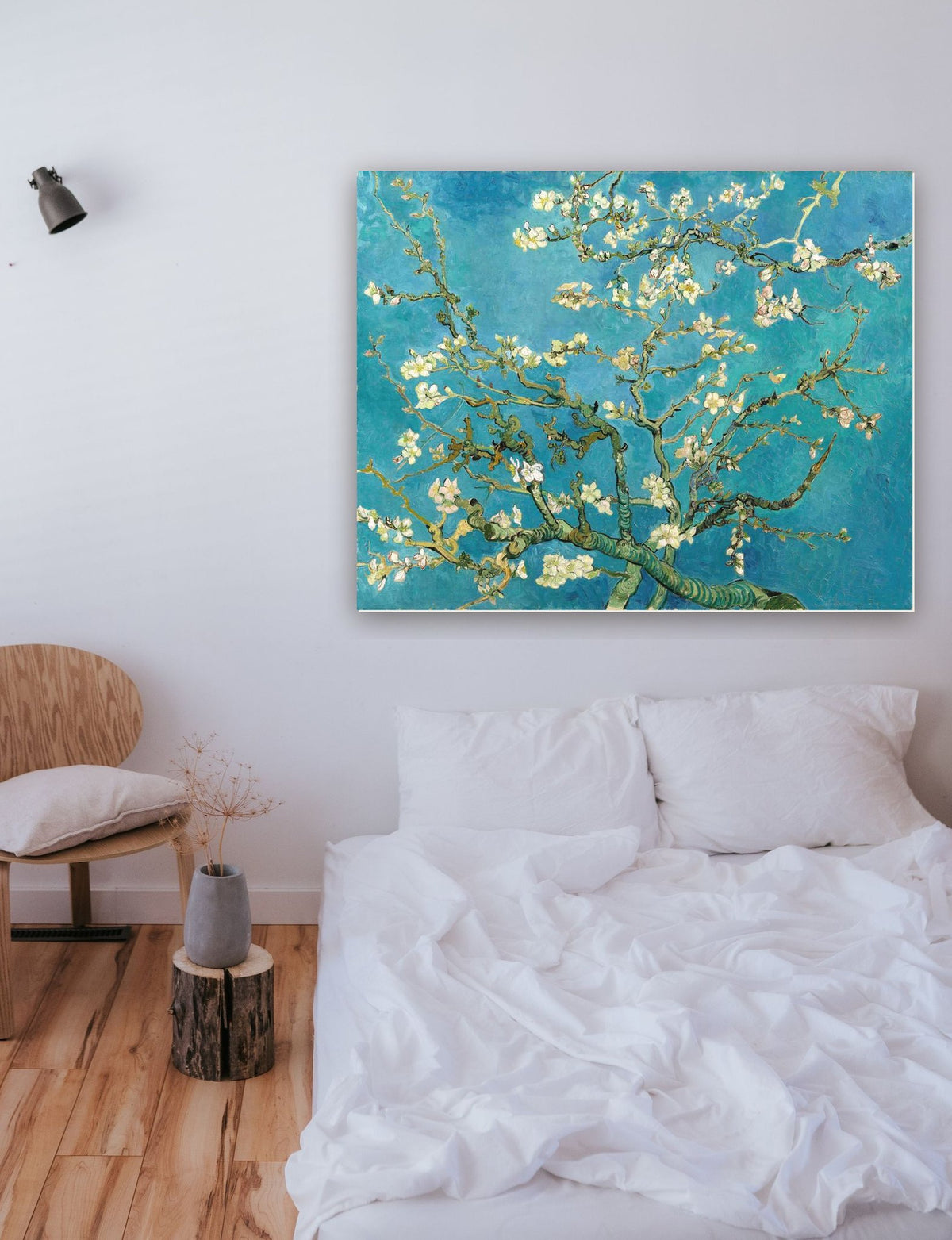 Amendoeira em Flor de Vincent van Gogh na parede de um quarto