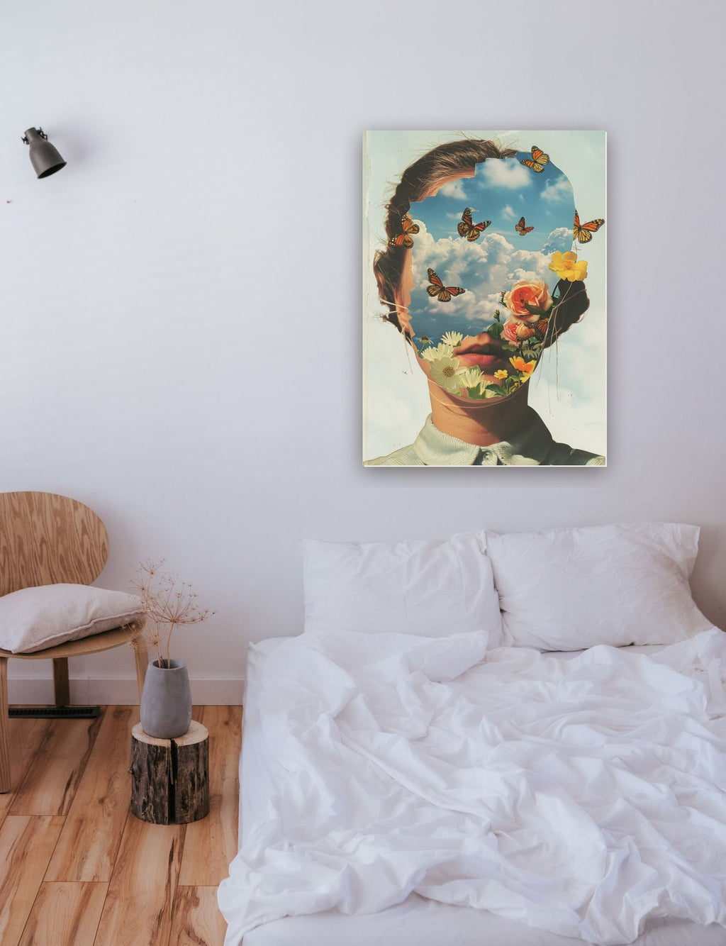 Arte Surrealista Woman in the Sky na parede de um quarto