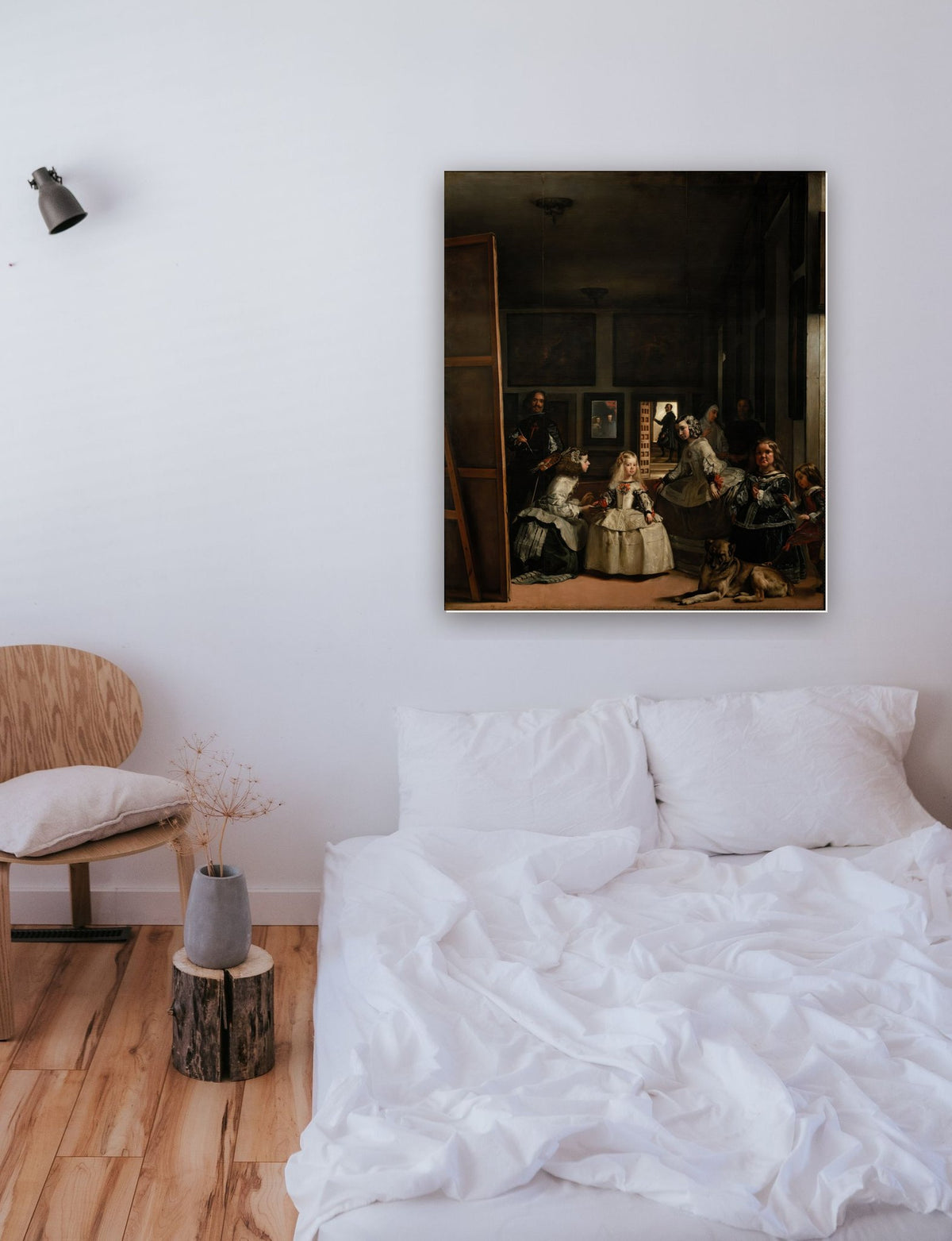 As Meninas de Diego Velázquez na parede de um quarto