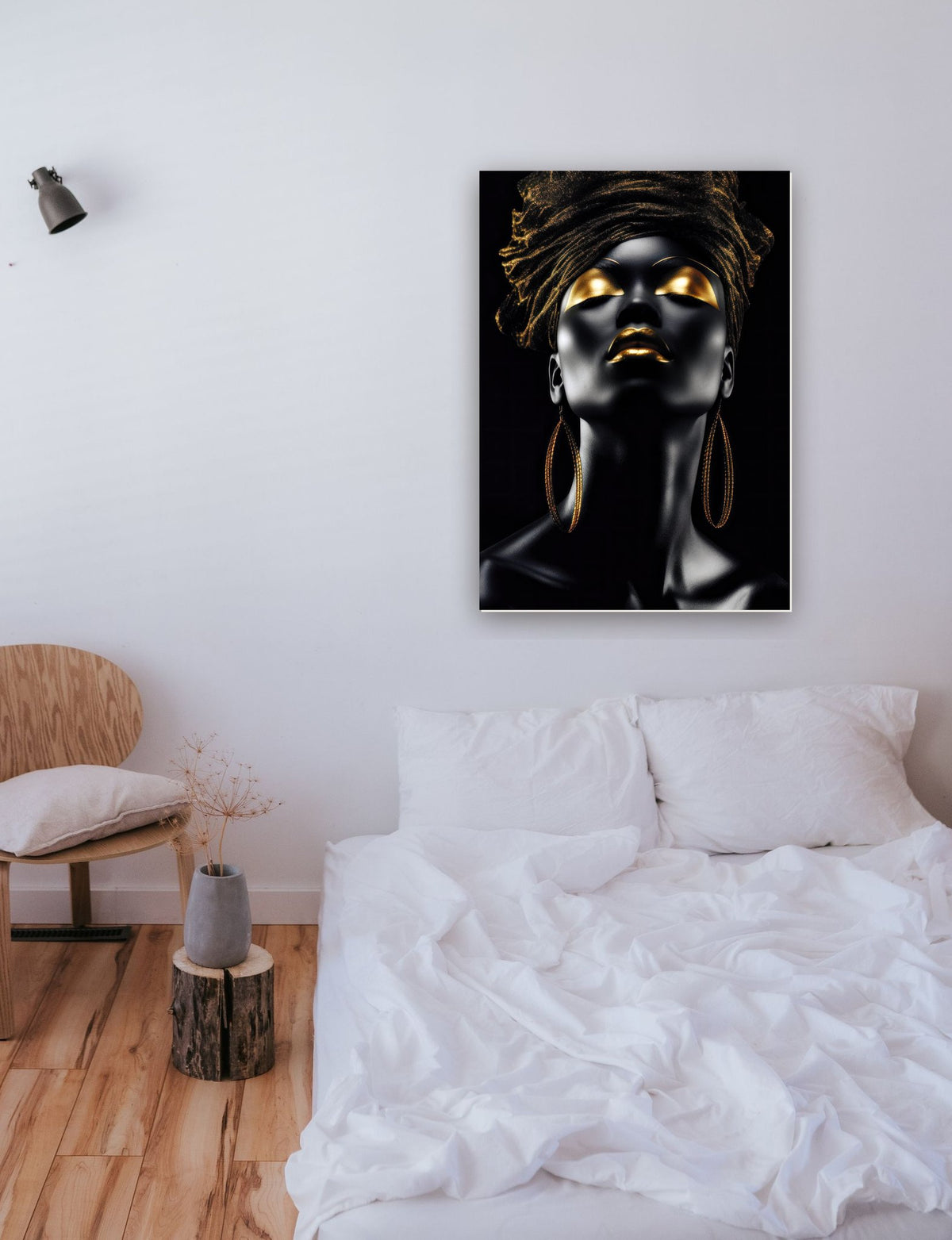 Black Gold Woman 1 na parede de um quarto