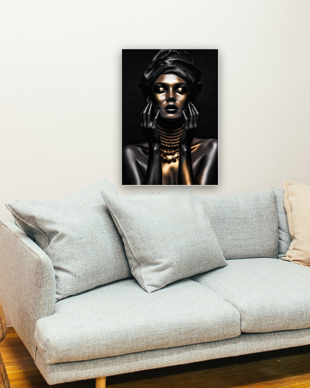 Black Gold Woman 7 na parede de uma sala