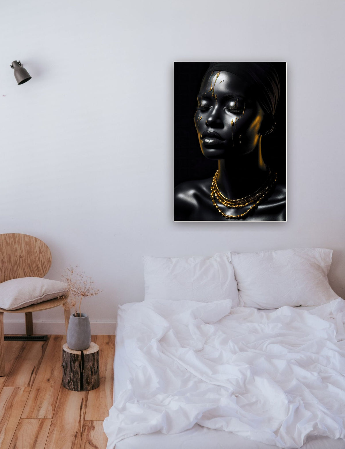 Black Gold Woman 8 na parede de um quarto
