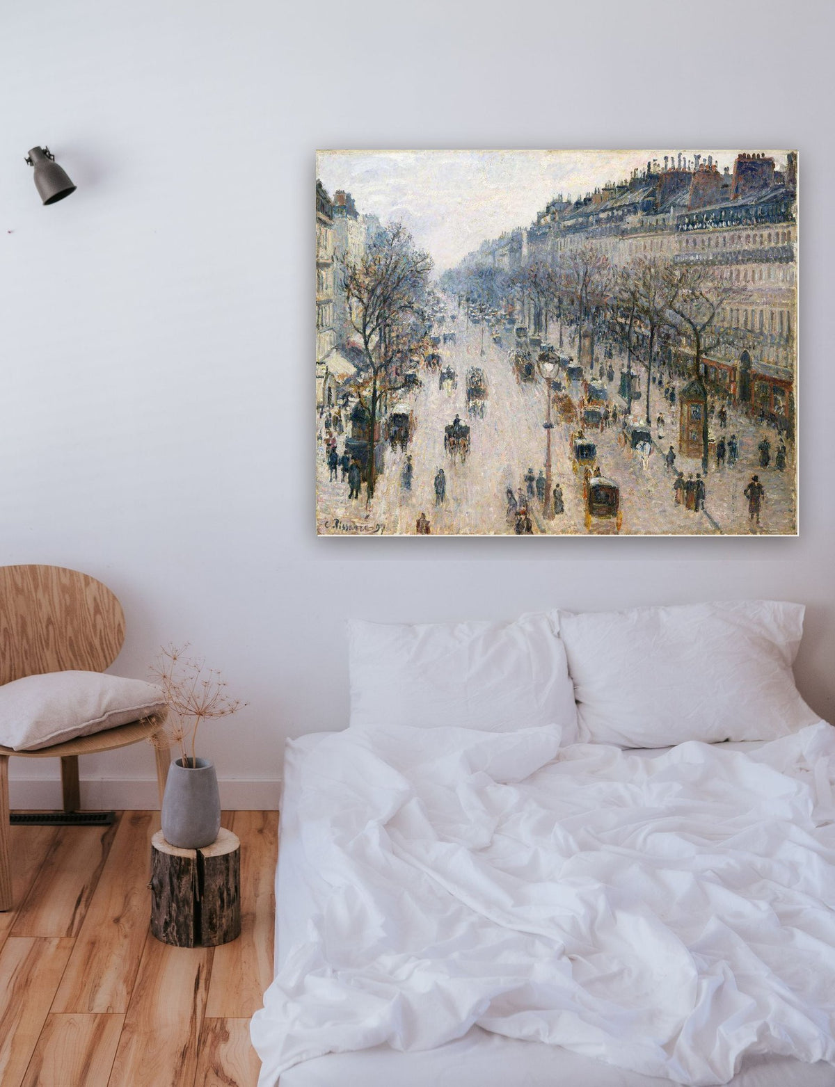 Boulevard Montmartre. Manhã Nublada de Camille Pissarro na parede de um quarto