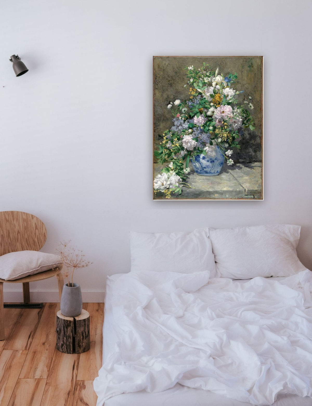 Buquê de Primavera de Pierre-Auguste Renoir na parede de um quarto
