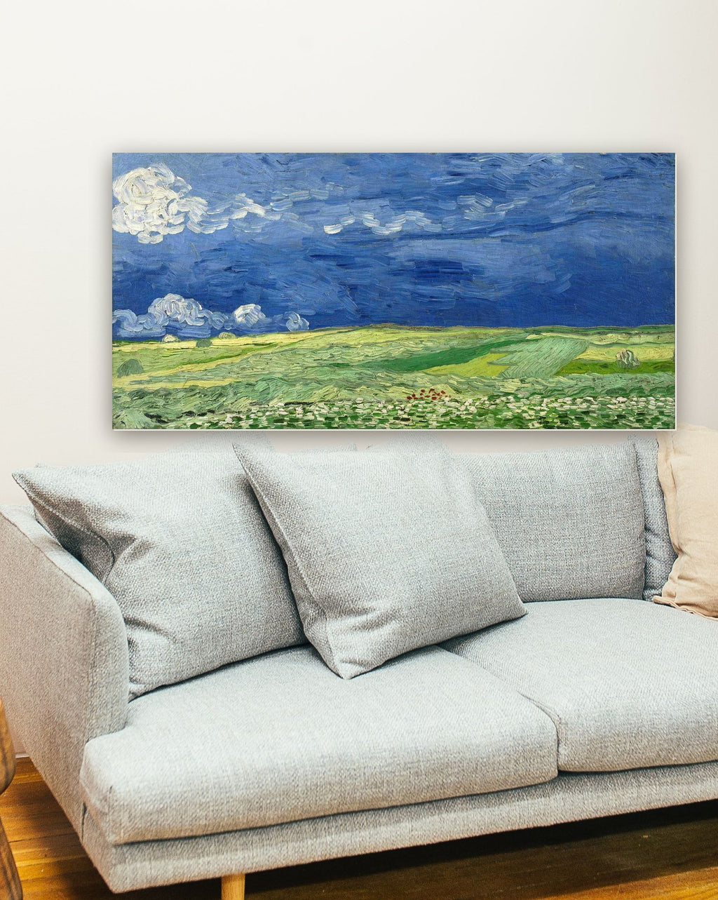 Campo com Nuvens de Tempestade de Vincent van Gogh na parede de uma sala