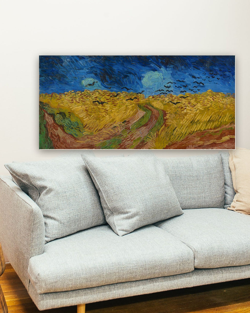 Campo de Trigo com Corvos de Vincent van Gogh na parede de uma sala