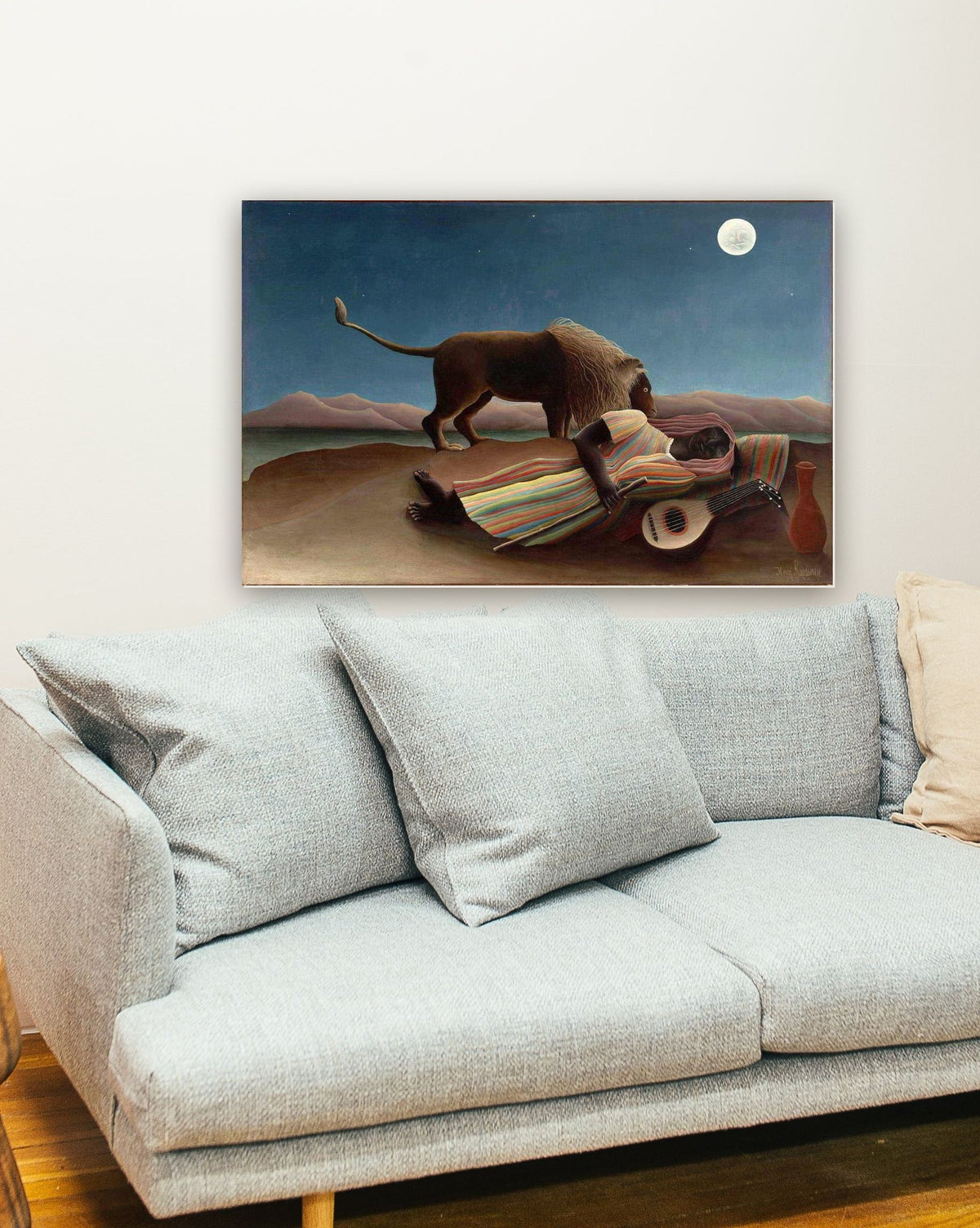 Cigana Adormecida de Henri Rousseau na parede de uma sala