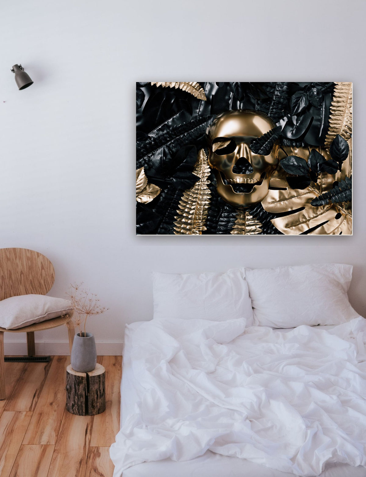 CrÂnio Dourado na parede de um quarto