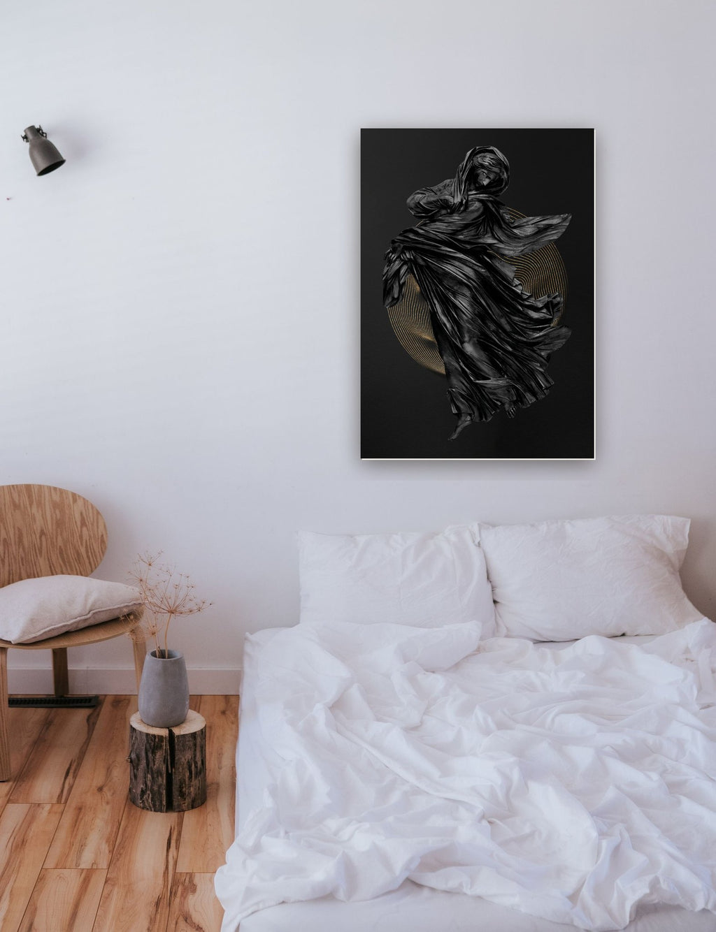 Escultura Feminina em Preto 2 na parede de um quarto