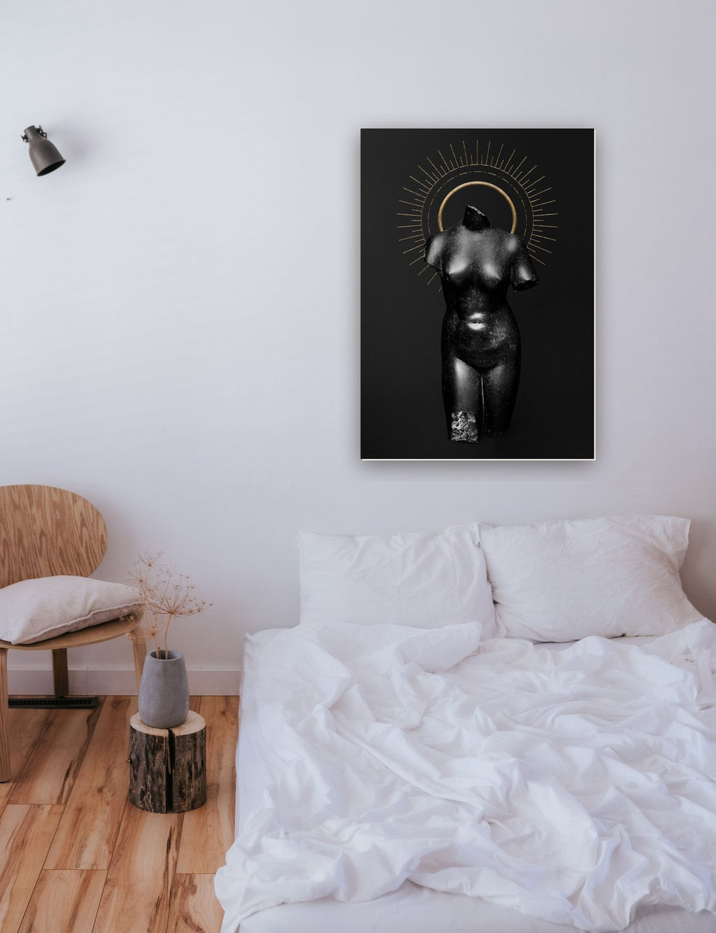 Escultura Feminina em Preto 3 na parede de um quarto