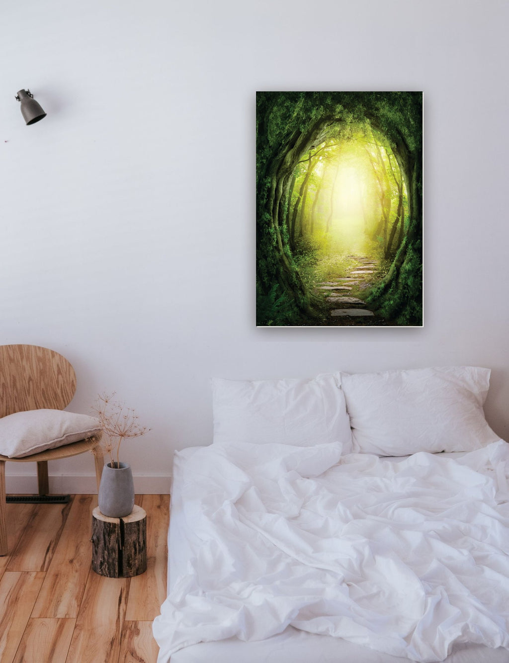 Estrada em floresta escura na parede de um quarto