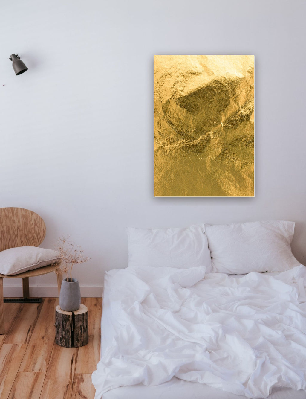 Gold Paper na parede de um quarto