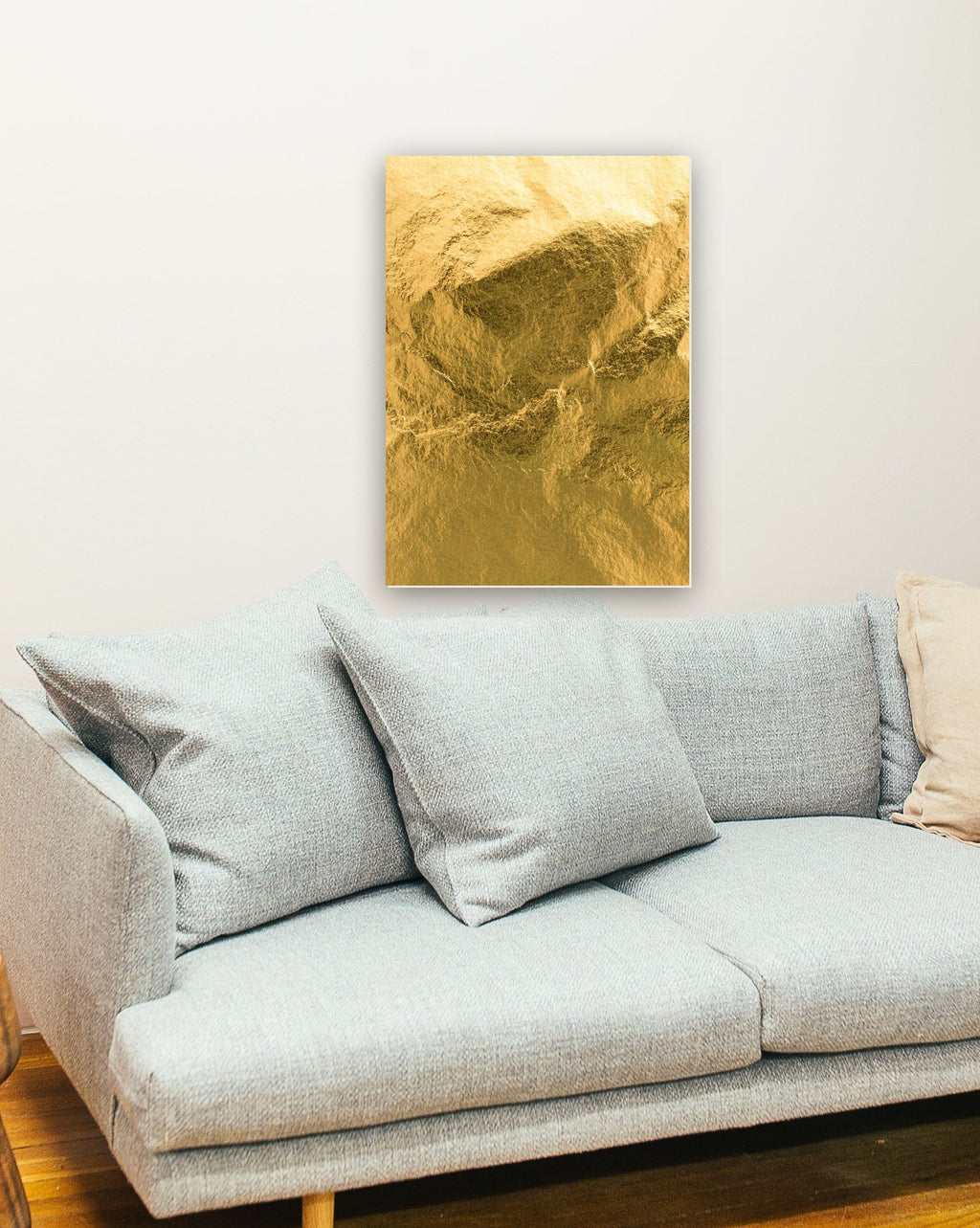 Gold Paper na parede de uma sala