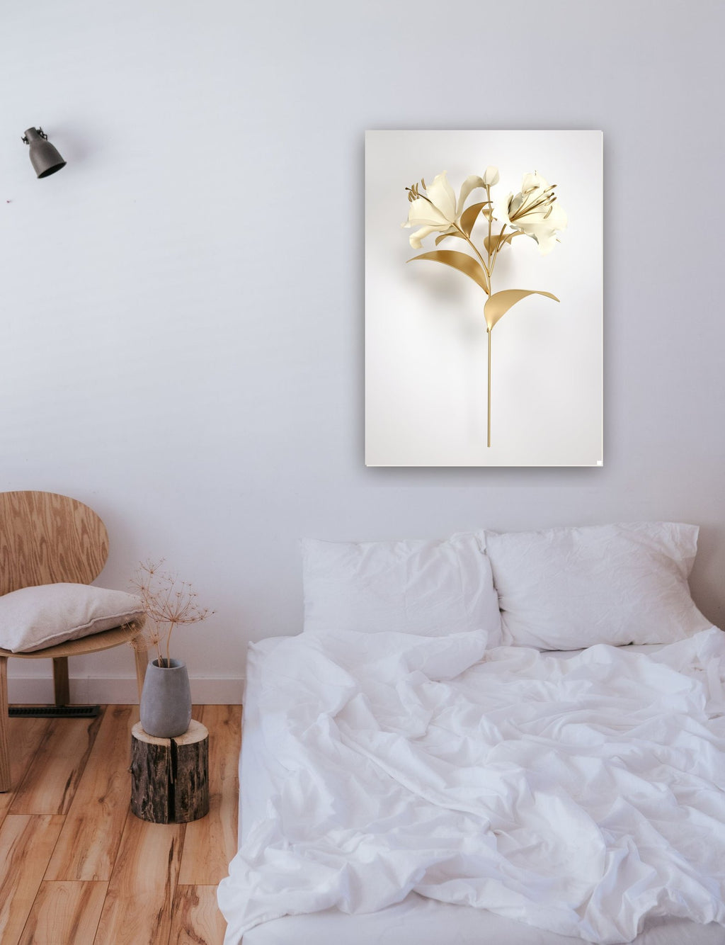 Golden Flower 1 na parede de um quarto