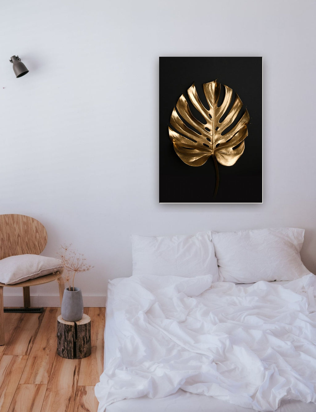 Golden Plant 4 na parede de um quarto