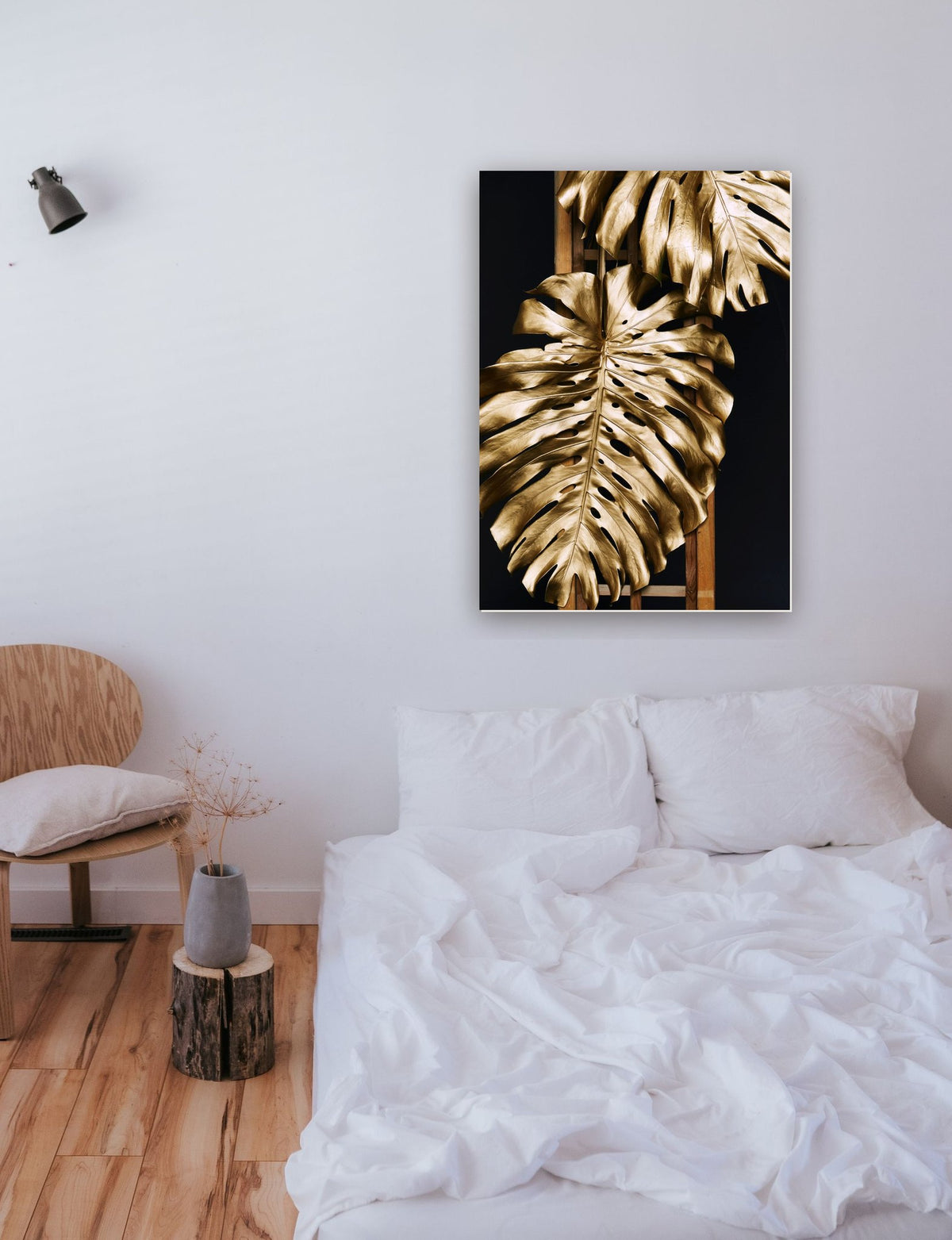 Golden Plant 7 na parede de um quarto