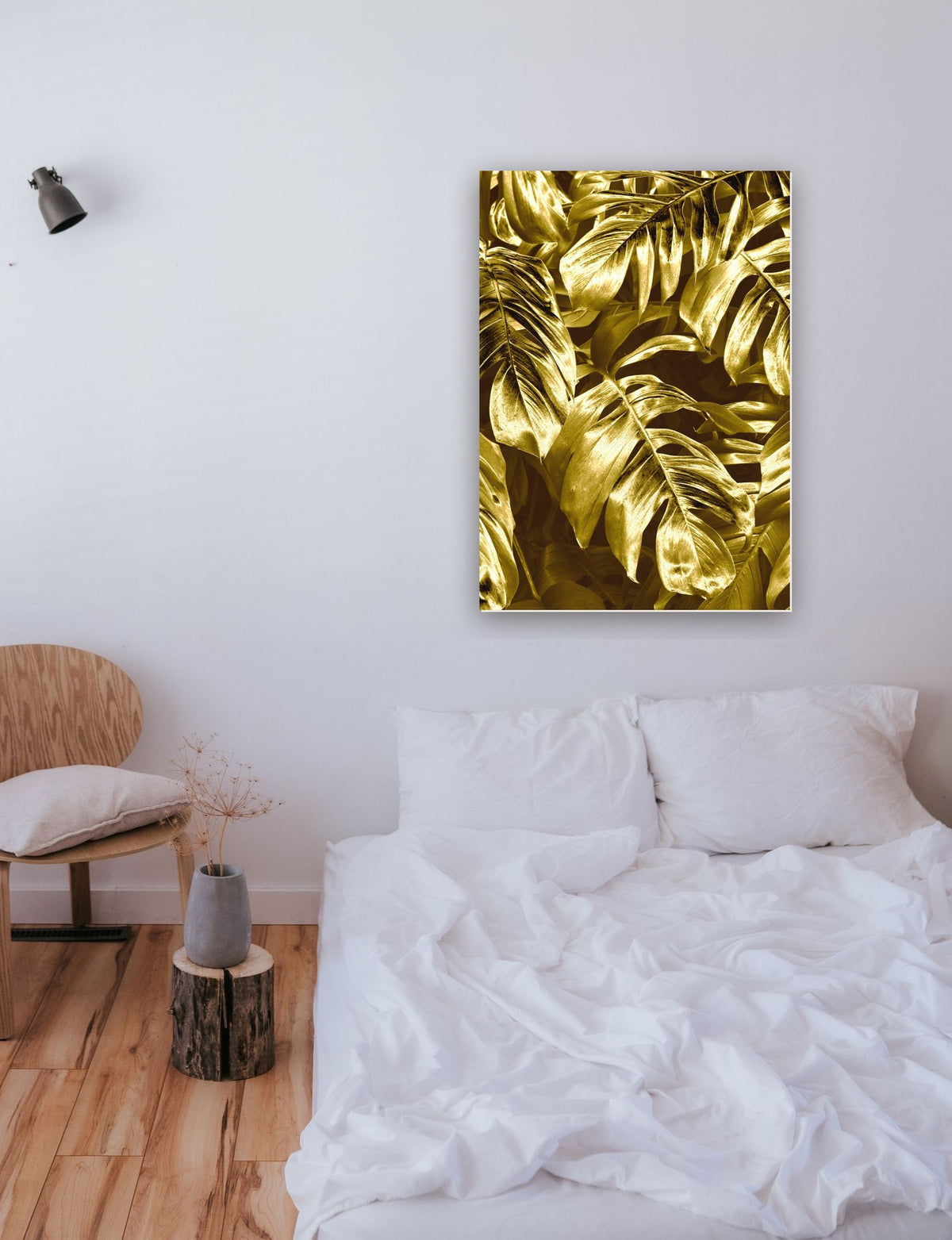 Golden Plant 9 na parede de um quarto