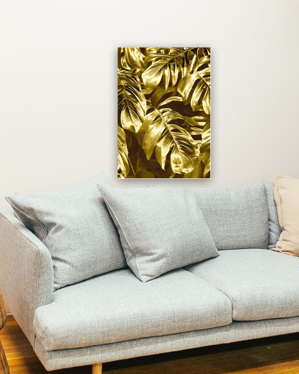 Golden Plant 9 na parede de uma sala