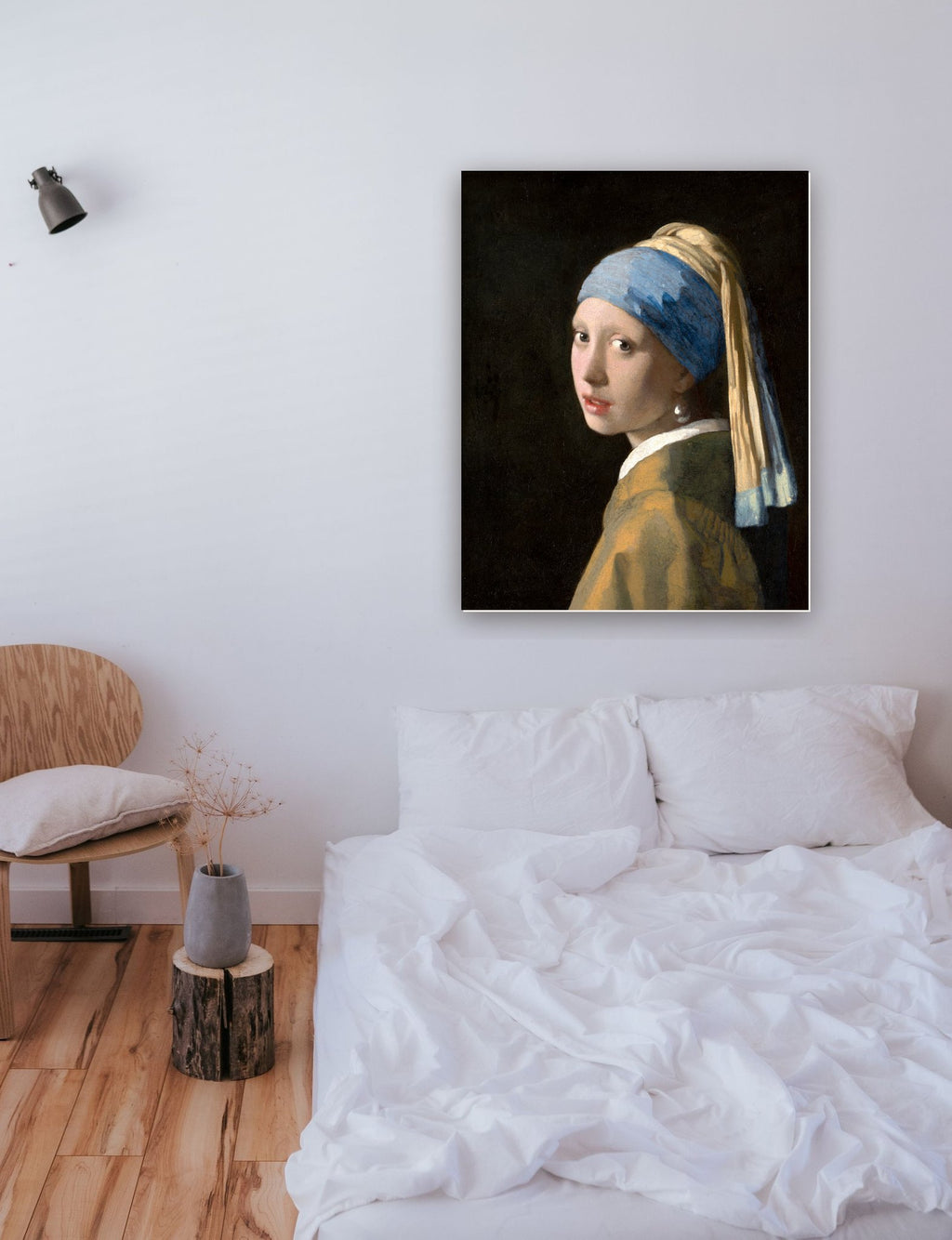 Menina com Brinco de Pérola de Johannes Vermeer na parede de um quarto