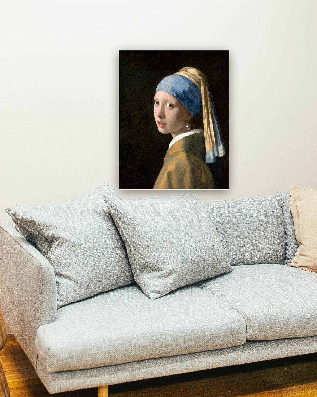 Menina com Brinco de Pérola de Johannes Vermeer na parede de uma sala