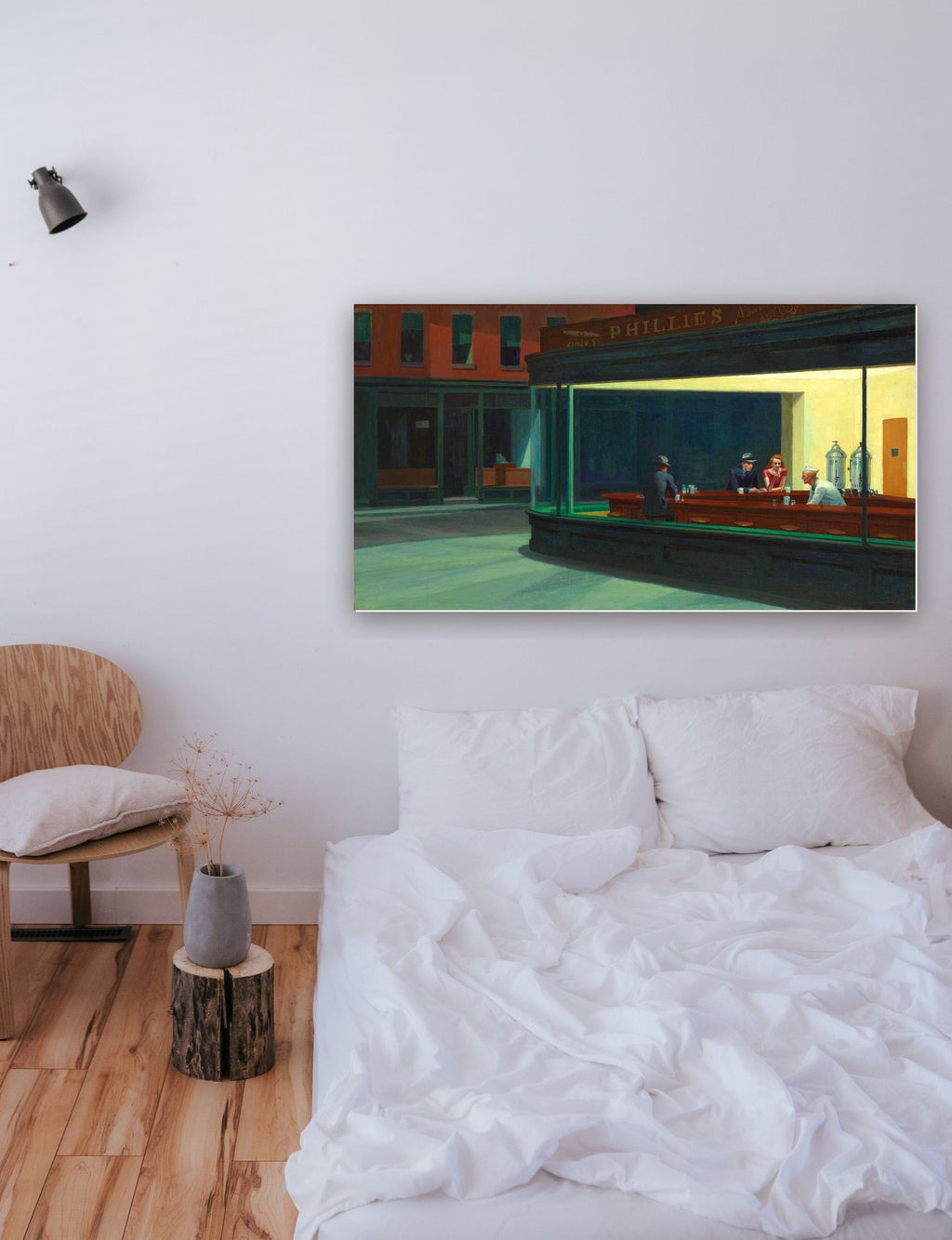 Nighthawks de Edward Hopper na parede de um quarto