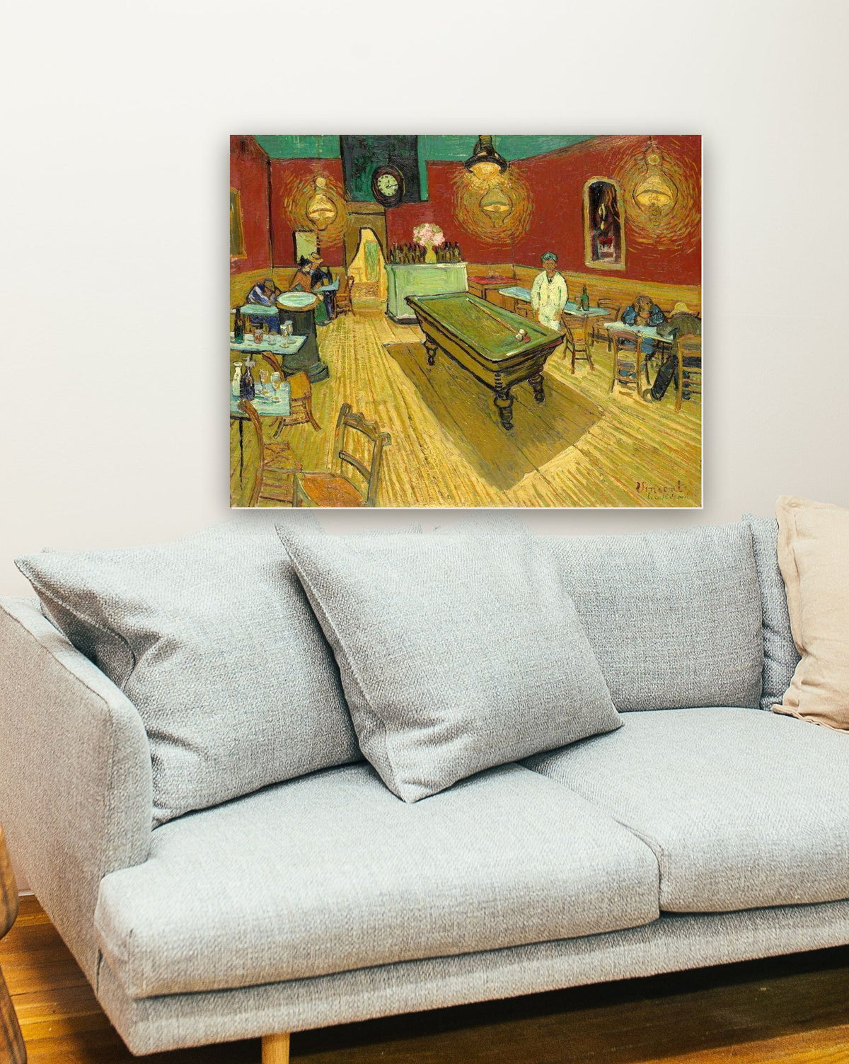 O Café à Noite de Vincent van Gogh na parede de uma sala