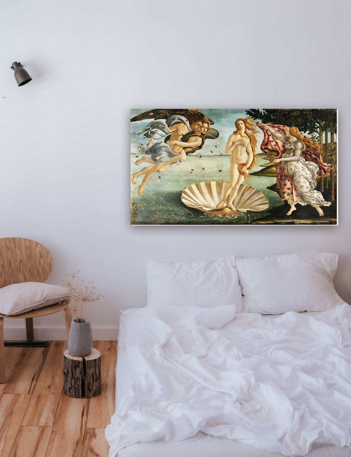 O Nascimento de Vênus (1483) de Sandro Botticelli na parede de um quarto