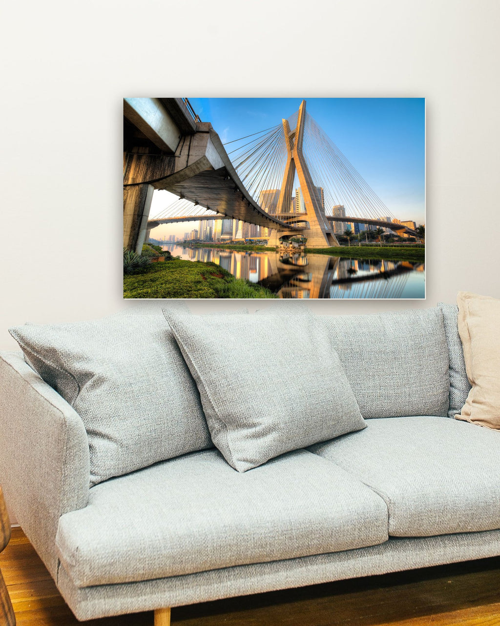 Ponte Estaiada - São Paulo - Brasil na parede de uma sala
