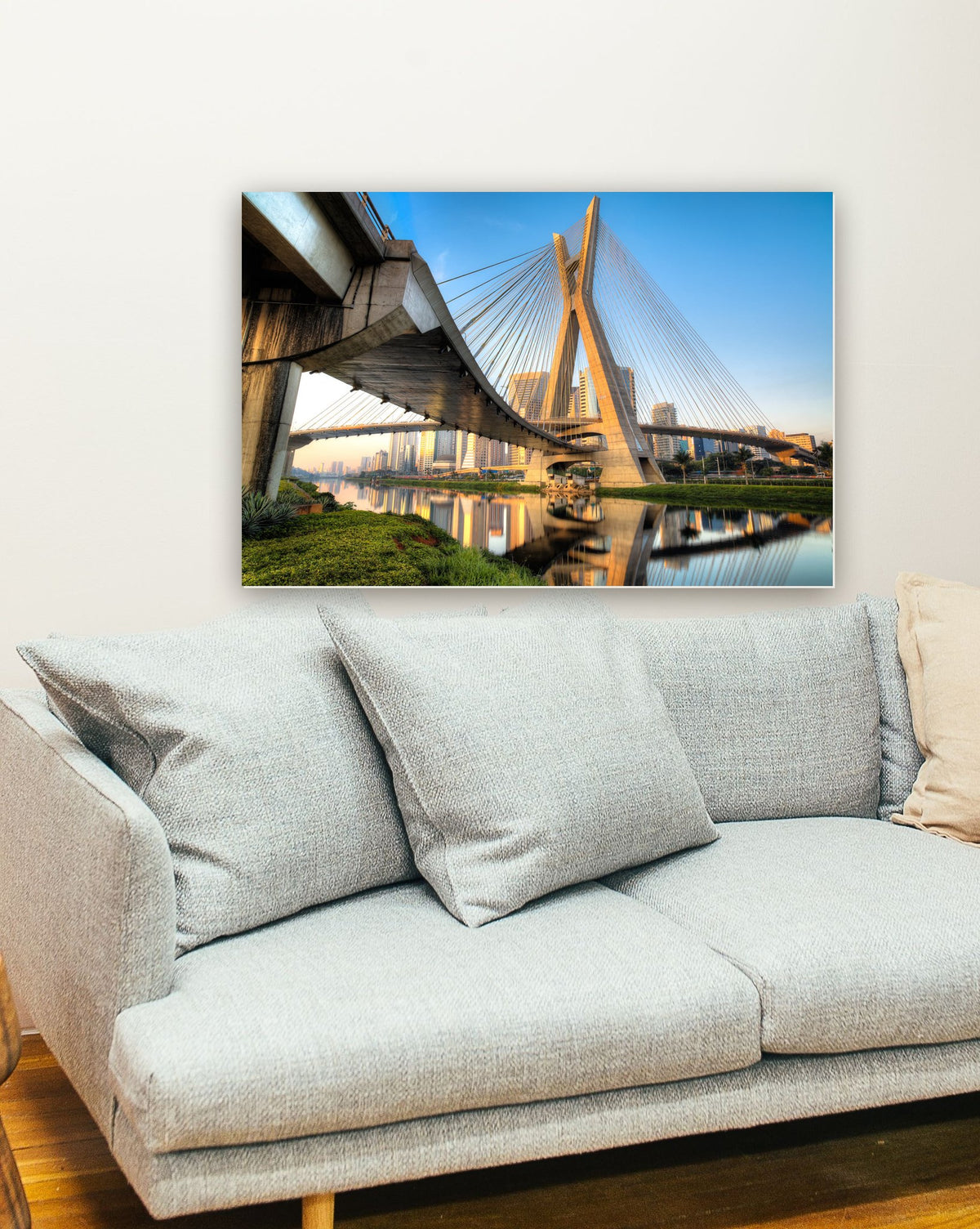Ponte Estaiada - São Paulo - Brasil na parede de uma sala