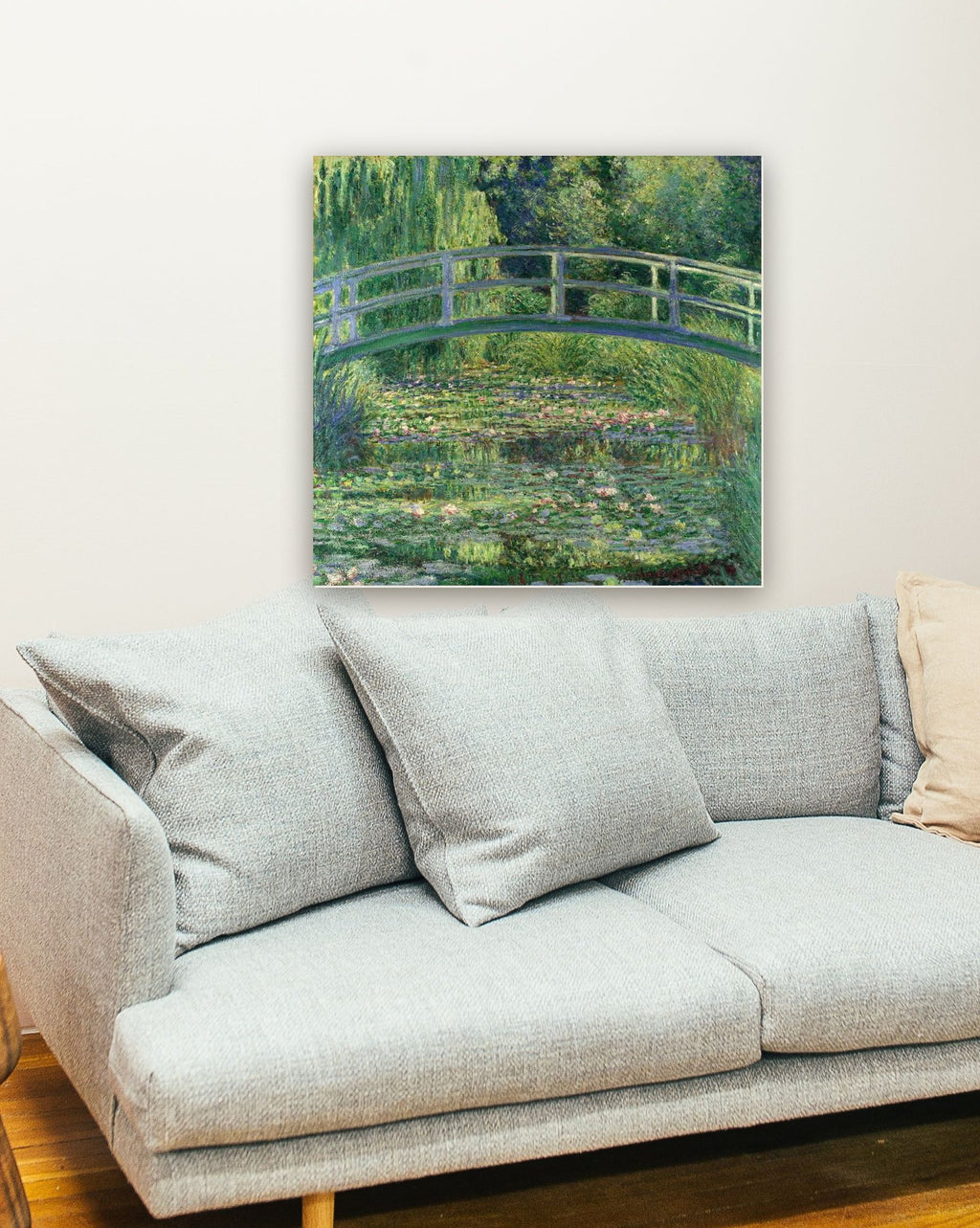 Ponte Japonesa (1899) de Claude Monet na parede de uma sala