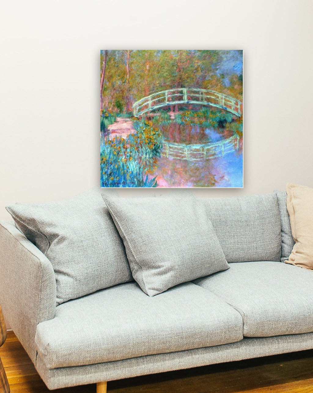 Ponte Japonesa (1900) de Claude Monet na parede de uma sala