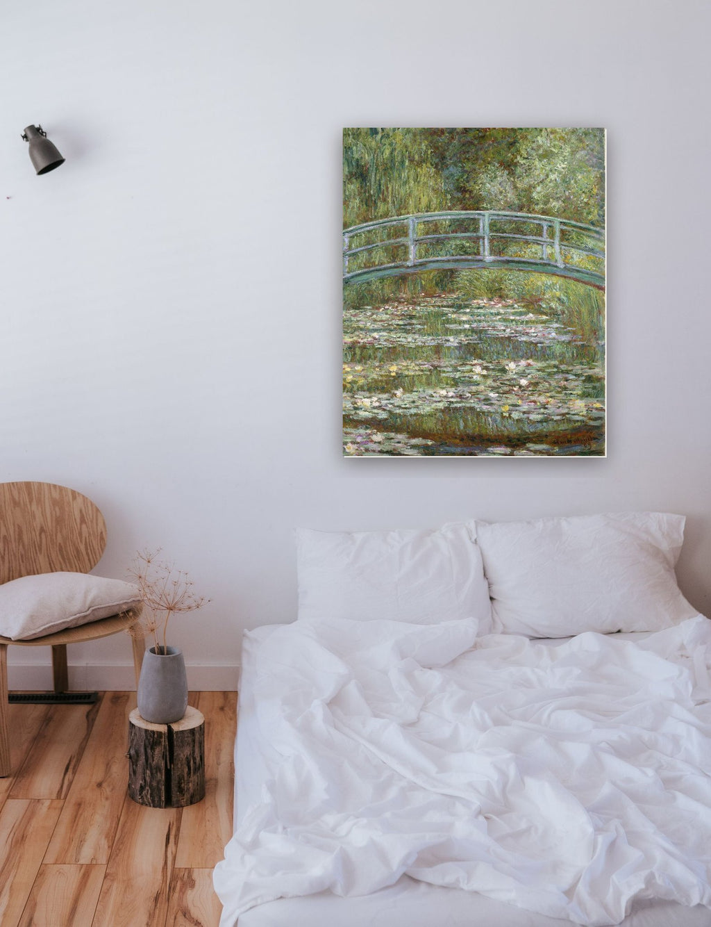 Ponte Sobre o Lago de Lírios D’água de Claude Monet na parede de um quarto