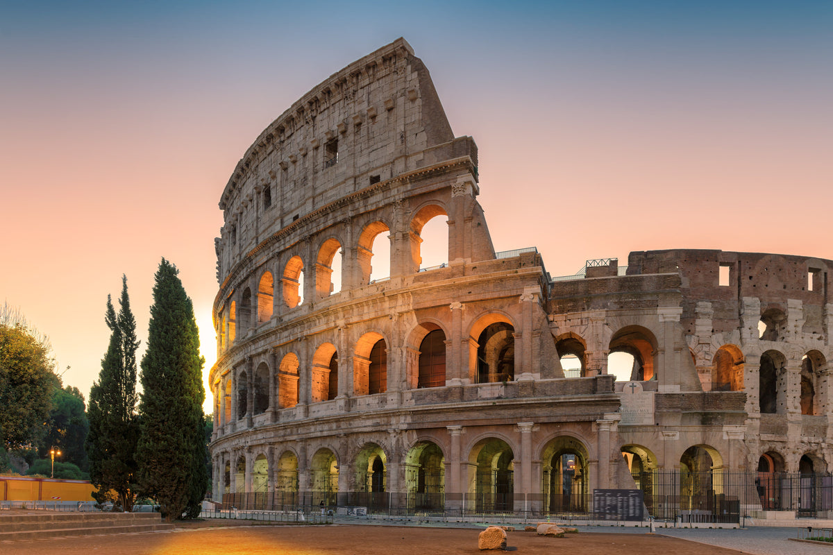 Coliseu ao nascer do sol, Roma, Itália