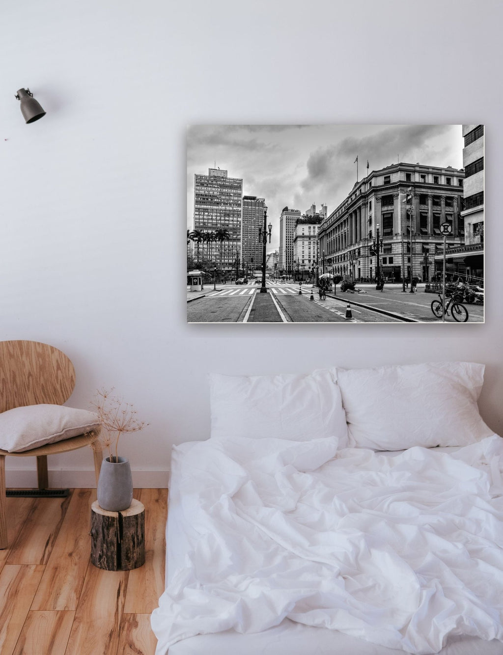 Região central de São Paulo - Centro histórico - Edifício Light na parede de um quarto
