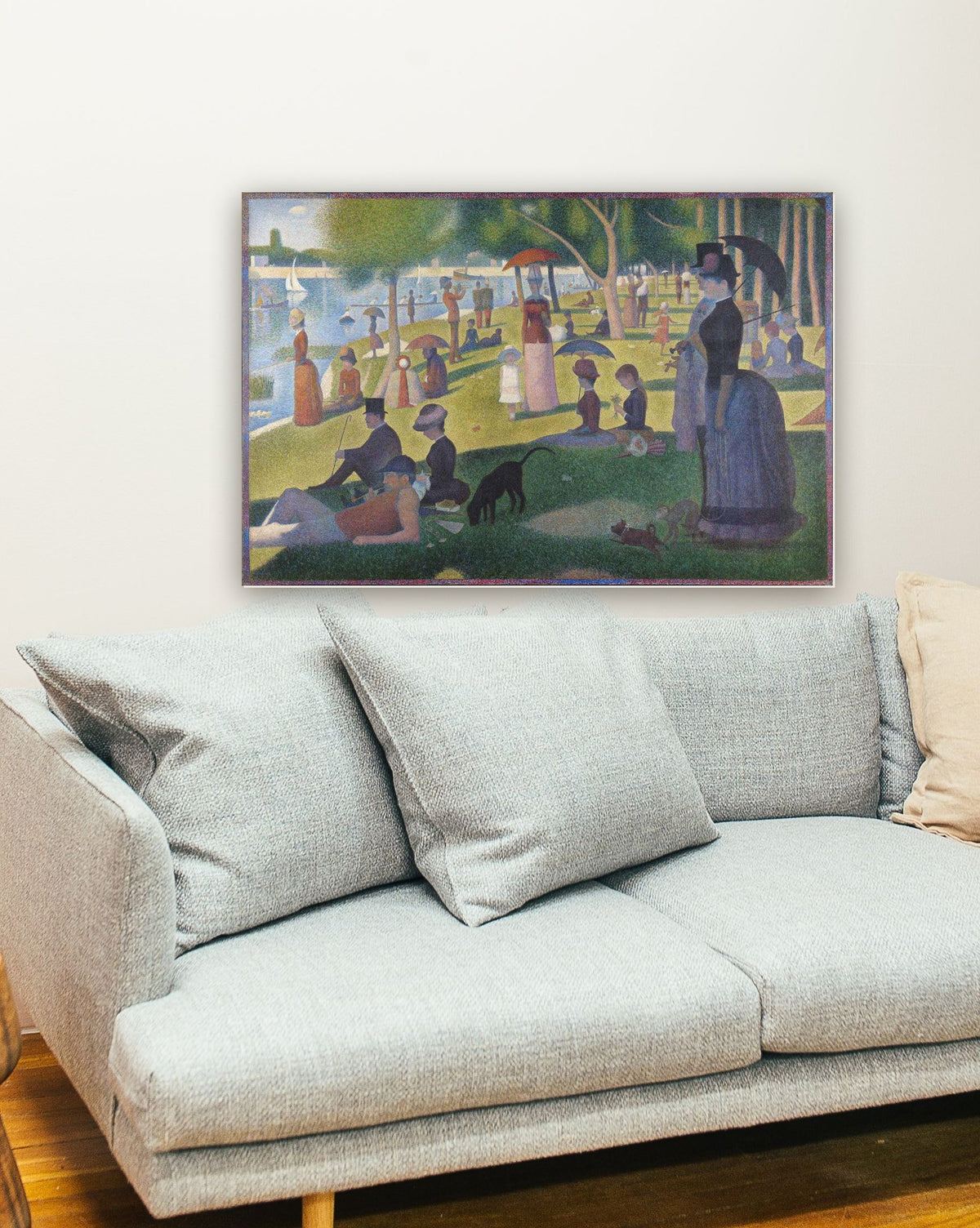Tarde de Domingo na Ilha de Grande Jatte de Georges Seurat na parede de uma sala