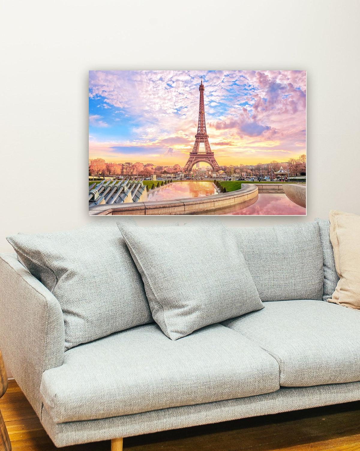 Torre Eiffel ao pôr do sol em Paris, França na parede de uma sala