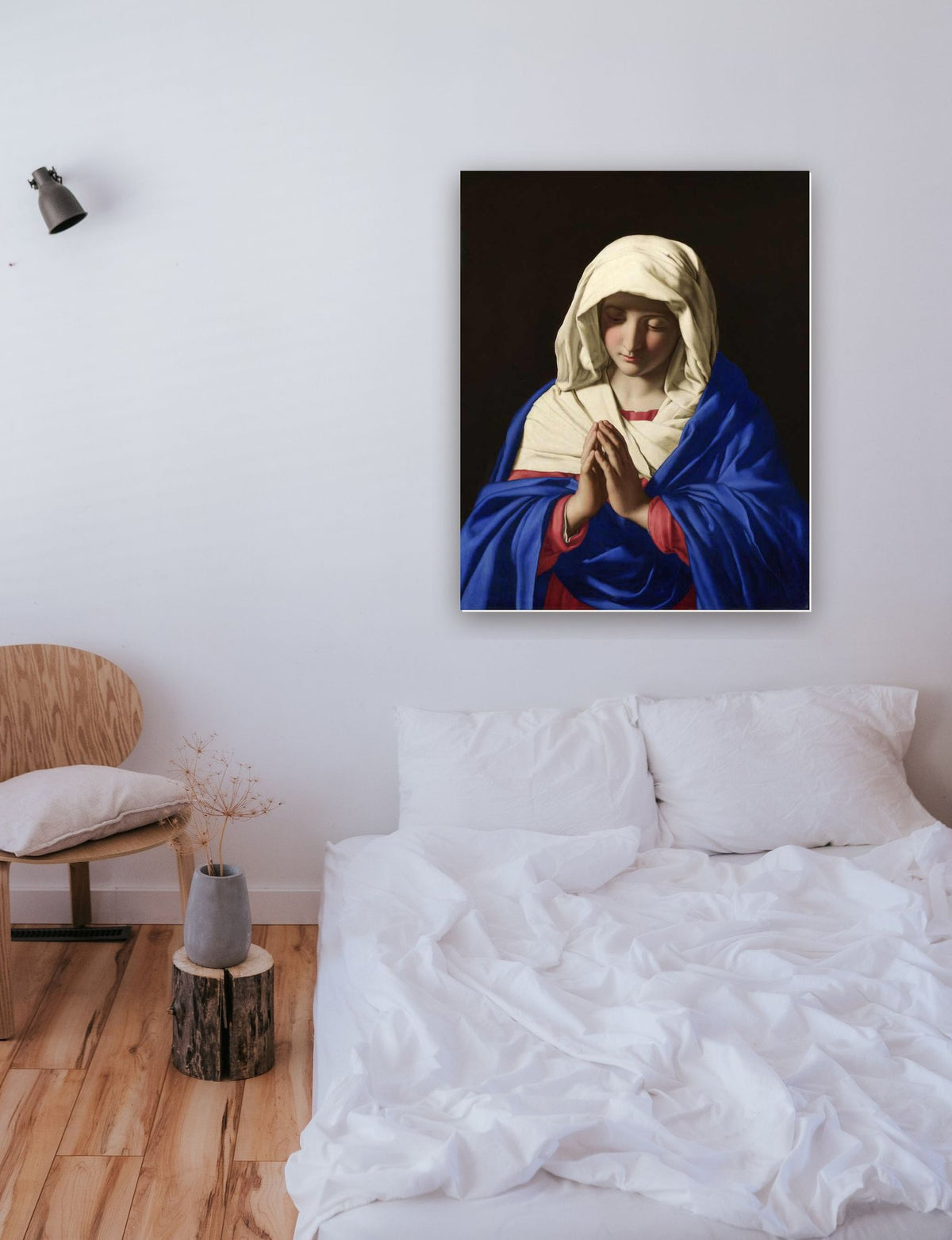 Virgem Maria de Sassoferrato na parede de um quarto