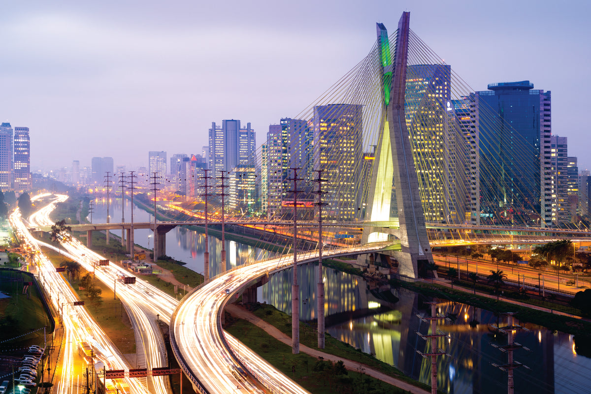 Vista do horizonte de São Paulo à noite, Brasil