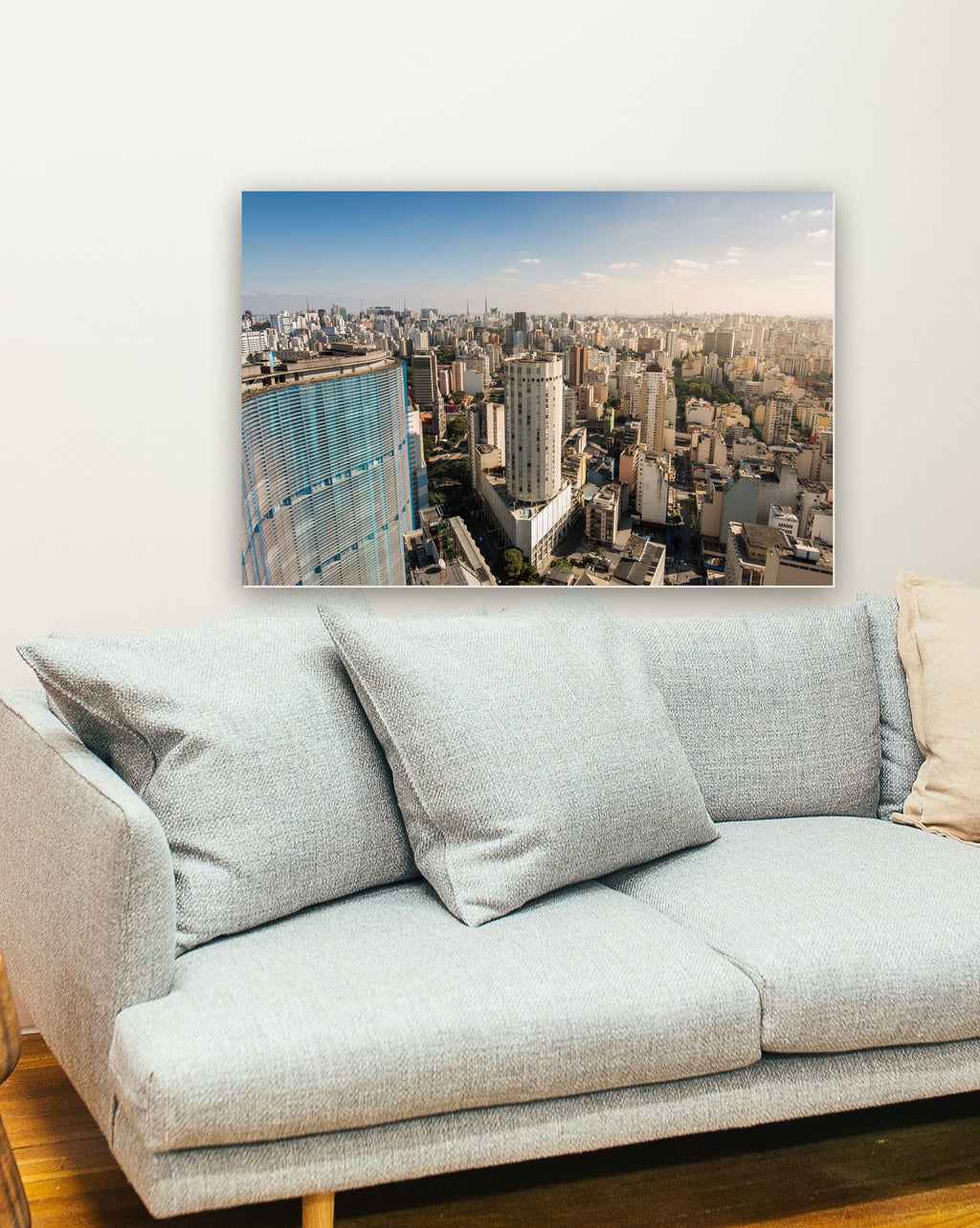 Vista panorâmica de São Paulo com seus edifícios famosos na parede de uma sala